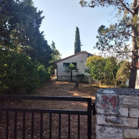 Apartmani Luni Premantura Luaran gambar