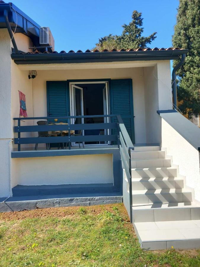 Apartmani Luni Premantura Luaran gambar